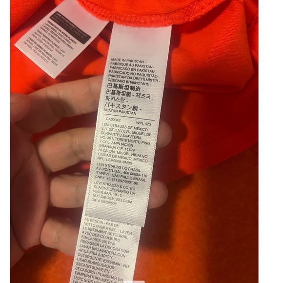 Levi’s orange tangerine 100% cotton High Peaks t-shirt NWT - Picture 5 of 9